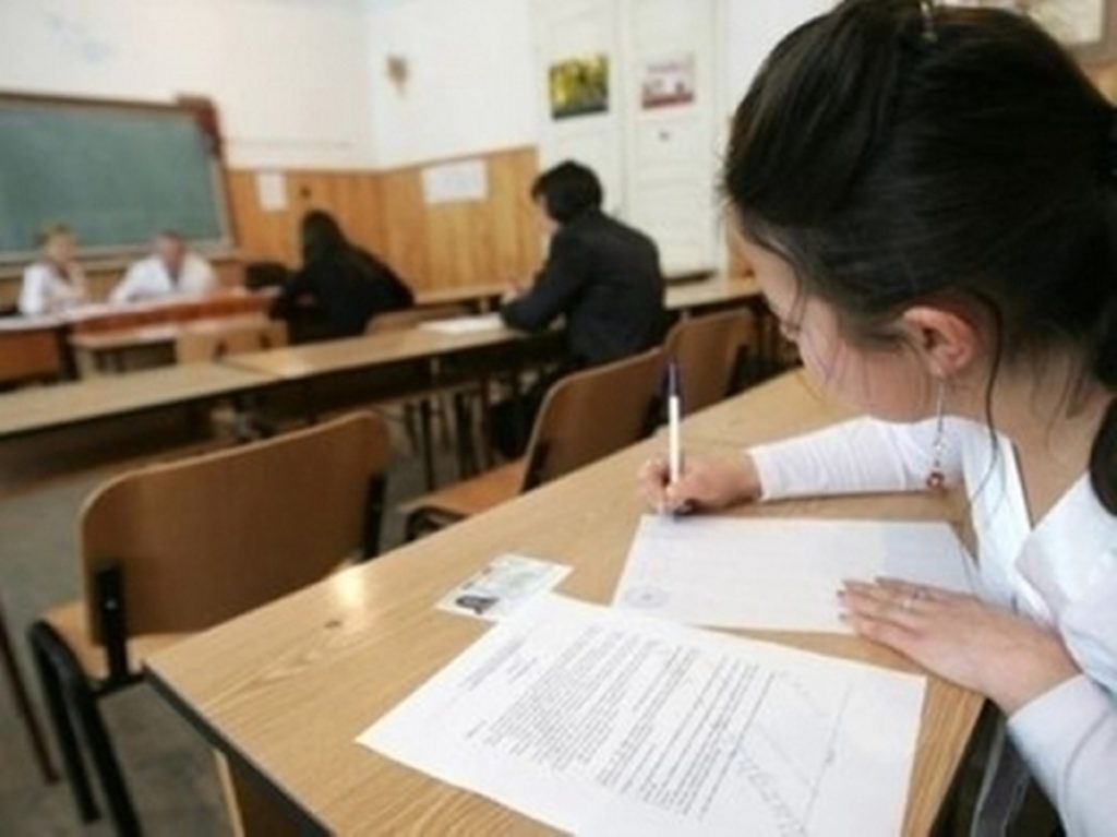 Simularea examenului de bacalaureat 2026: reguli și informații importante Desfășurarea simulării examenului național de bacalaureat a început, elevii de clasa a XII-a din majoritatea liceelor din țară fiind implicați în acest proces