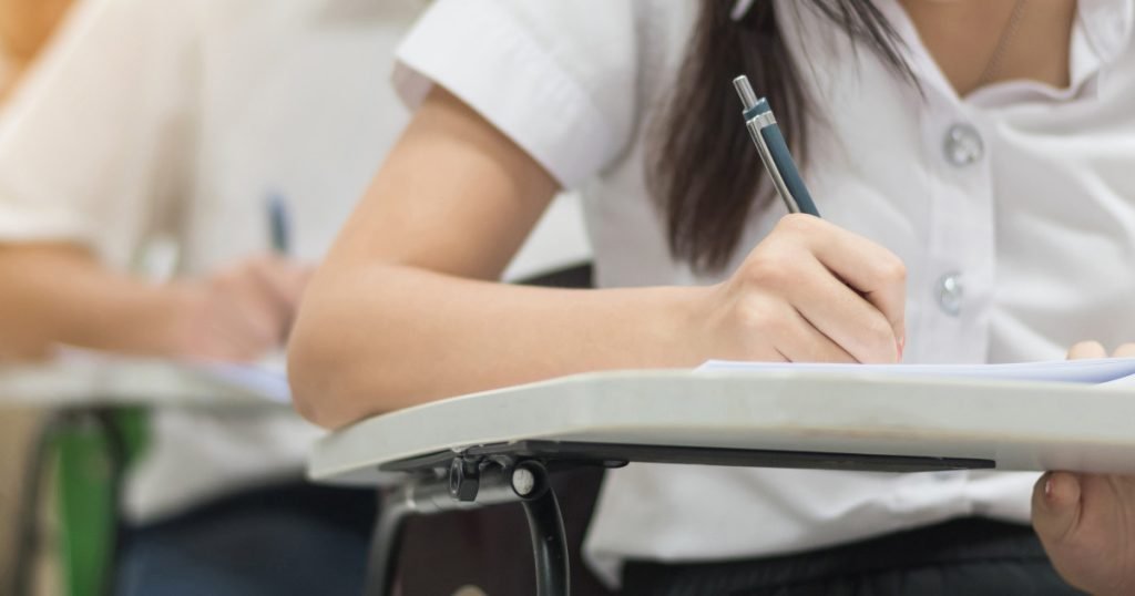 Simulare Bacalaureat 2026: Elevii au primit subiectele la matematică. Cum sunt structurate cerințele