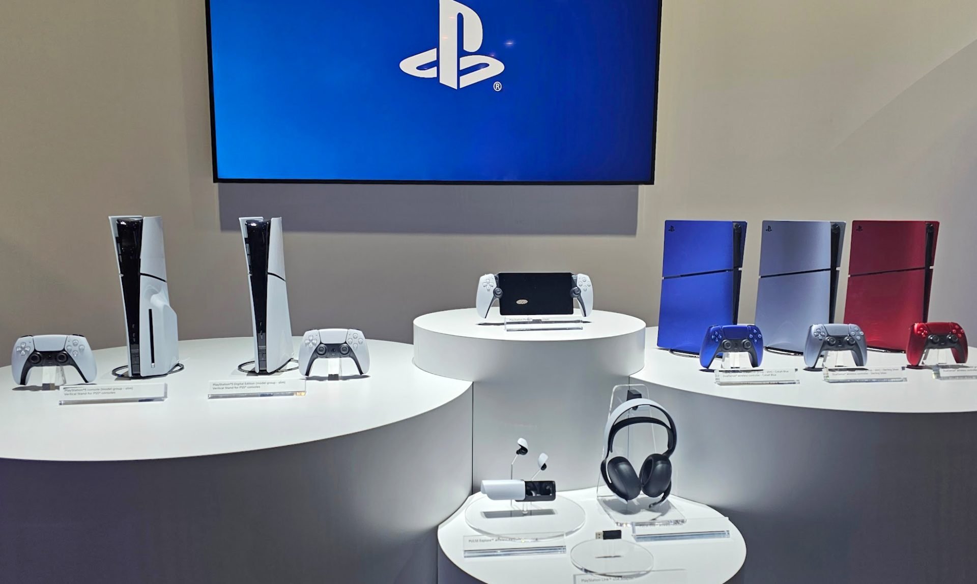 Sony majorează prețurile pentru PlayStation 5: Consola premium devine și mai scumpă Sony a anunțat o nouă rundă de scumpiri pentru consolele PlayStation 5, inclusiv pentru modelul standard, ediția digitală și versiunea Pro