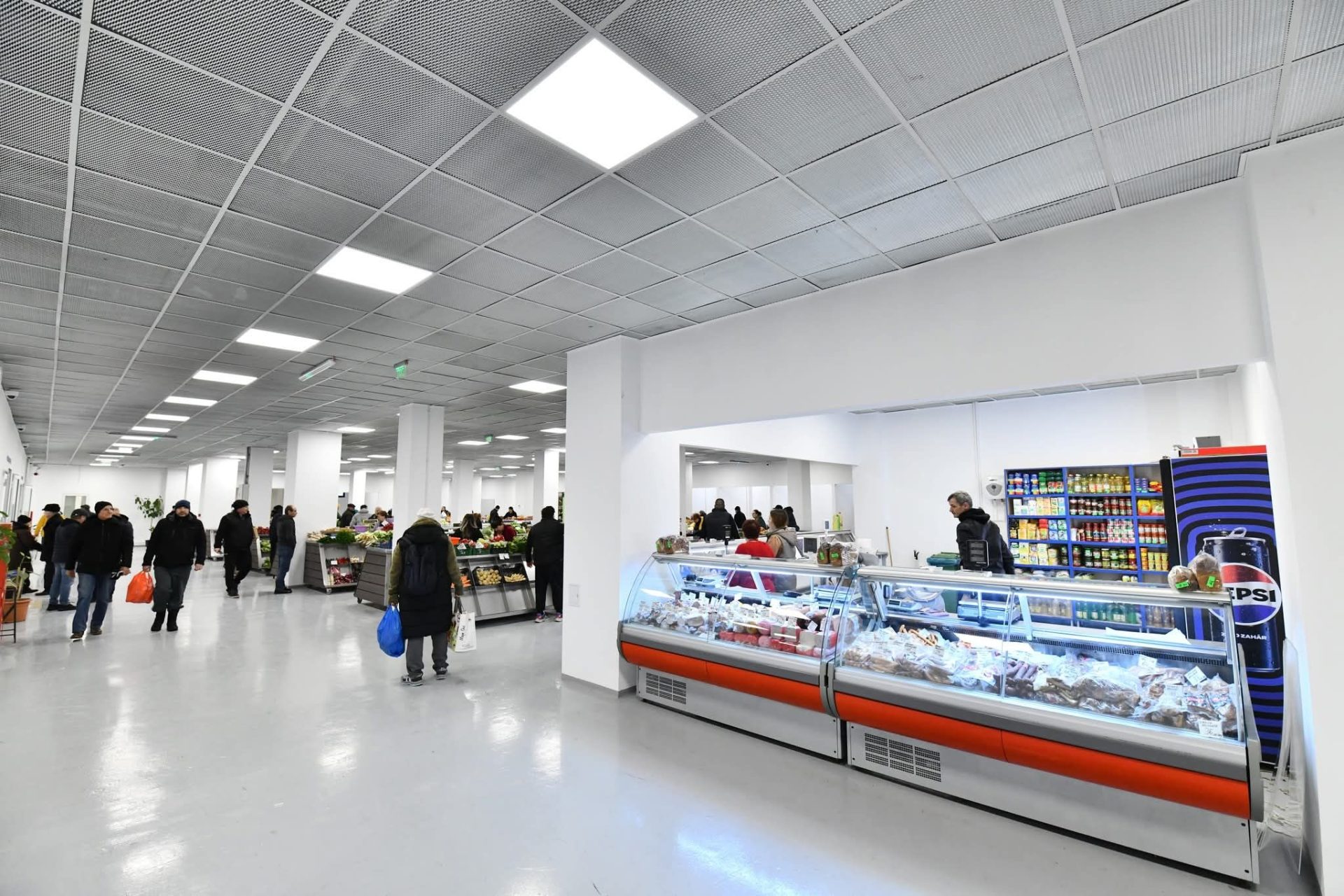 Sectorul 6 scoate la licitație zeci de spații comerciale în piețe Administrația Sectorului 6 a anunțat scoaterea la licitație a 47 de spații comerciale situate în piețele din sector