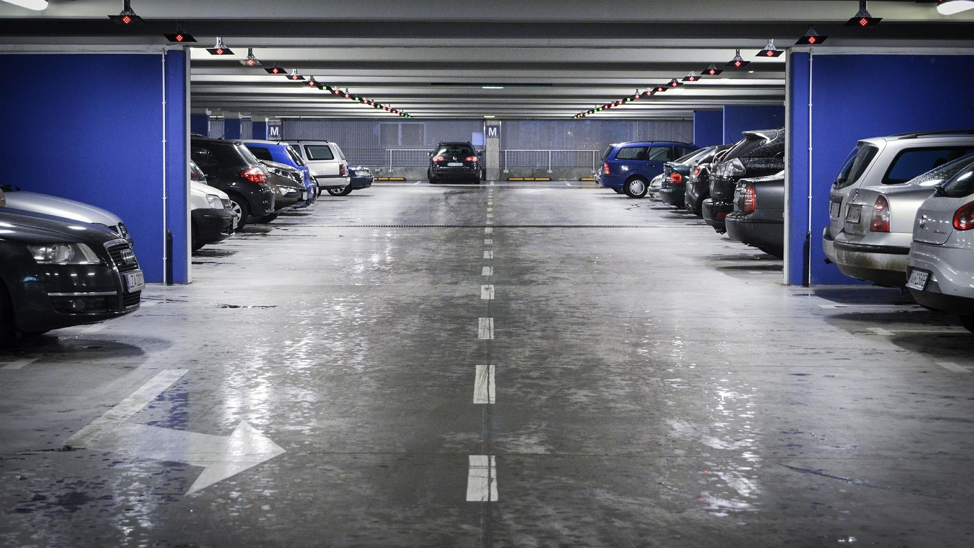 Taxă de parcare de aproape 14.000 de lei pentru un autoturism lăsat două luni într-un mall Un șofer a avut o surpriză neplăcută după ce a lăsat autoturismul parcat într-un mall timp de aproximativ 63 de zile