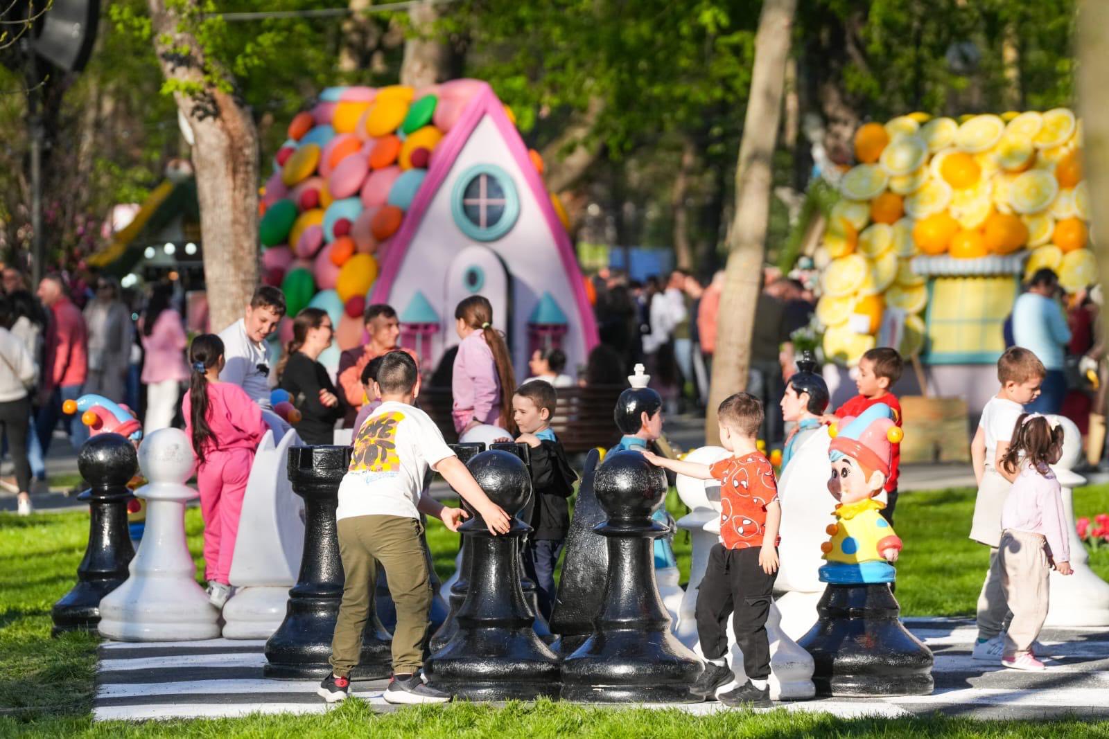 Târgul de Paște din Craiova își deschide porțile: O alternativă locală la Keukenhof Primăria Craiova a anunțat oficial deschiderea târgului de Paște, eveniment programat să aibă loc în perioada 3 aprilie – 3 mai