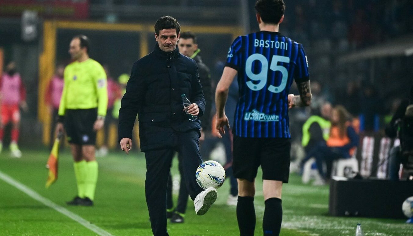 Chivu surprinde înainte de derby-ul Milan – Inter: Zi liberă pentru jucători Înaintea marelui derby AC Milan – Inter Milano, o partidă crucială pentru lupta la titlu în Serie A, antrenorul român Cristi Chivu a luat o decizie surprinzătoare