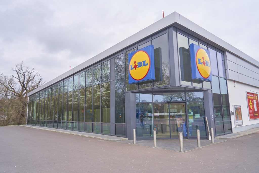 Lidl, Kaufland și Metro domină importurile de alimente în România Lidl este principalul importator de alimente din România, urmat de Kaufland și Metro Cash & Carry, conform unui clasament recent