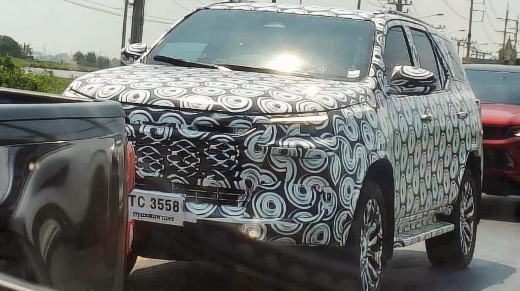 Toyota pregătește un SUV electric bazat pe Hilux, cu accent pe robustețe și versatilitate Toyota face un pas important în electrificarea gamei sale, dezvoltând un SUV electric derivat din popularul model Hilux