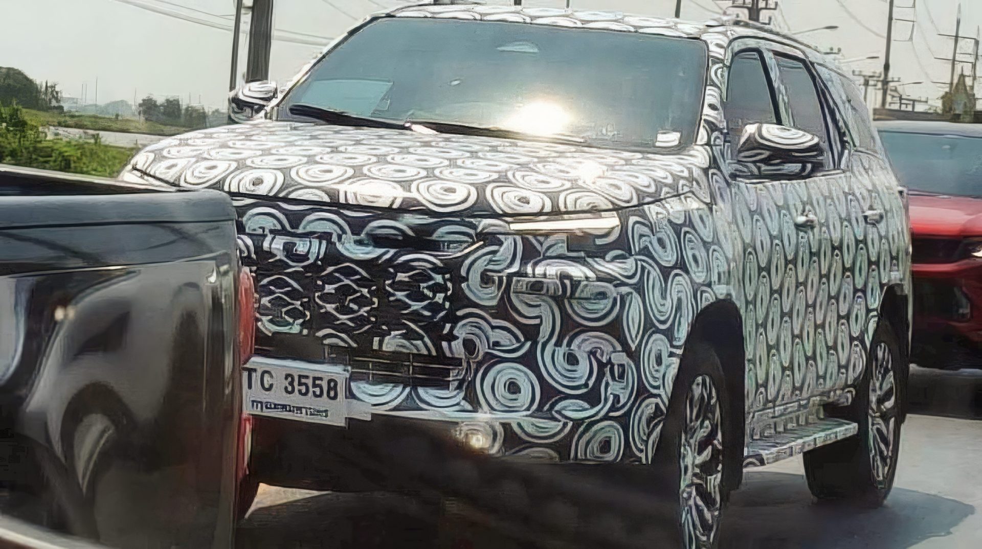 Toyota pregătește un SUV electric bazat pe Hilux, cu accent pe robustețe și versatilitate Toyota face un pas important în electrificarea gamei sale, dezvoltând un SUV electric derivat din popularul model Hilux