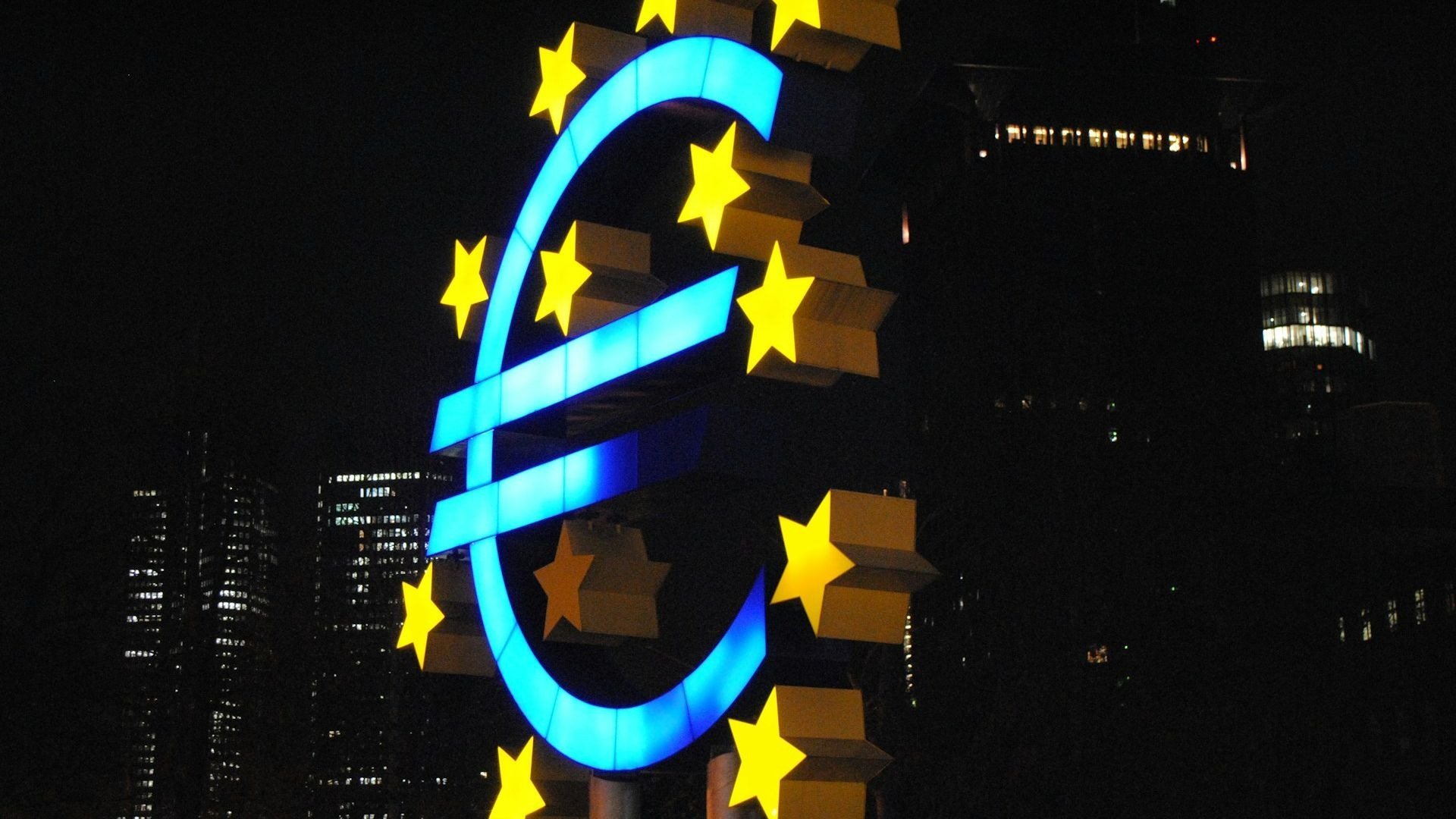 Transferurile în euro vor fi procesate în doar 10 secunde: Noile reguli pentru bănci și clienți România se aliniază normelor europene privind plățile instantanee în euro, cu modificări legislative care vor permite transferuri bancare mai rapide pentru cetățeni