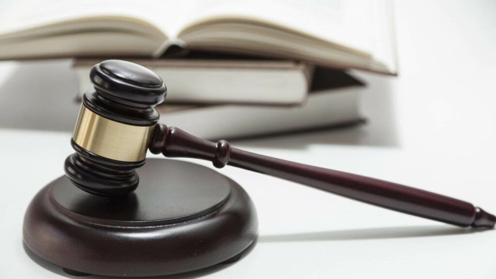 Condamnare istorică la Fetești: Agresiunea asupra unui medic, pedepsită cu închisoare Judecătoria Fetești a pronunțat o sentință istorică, condamnând un bărbat la 2 ani și 5 luni de închisoare cu executare pentru agresarea unui medic aflat în timpul serviciului