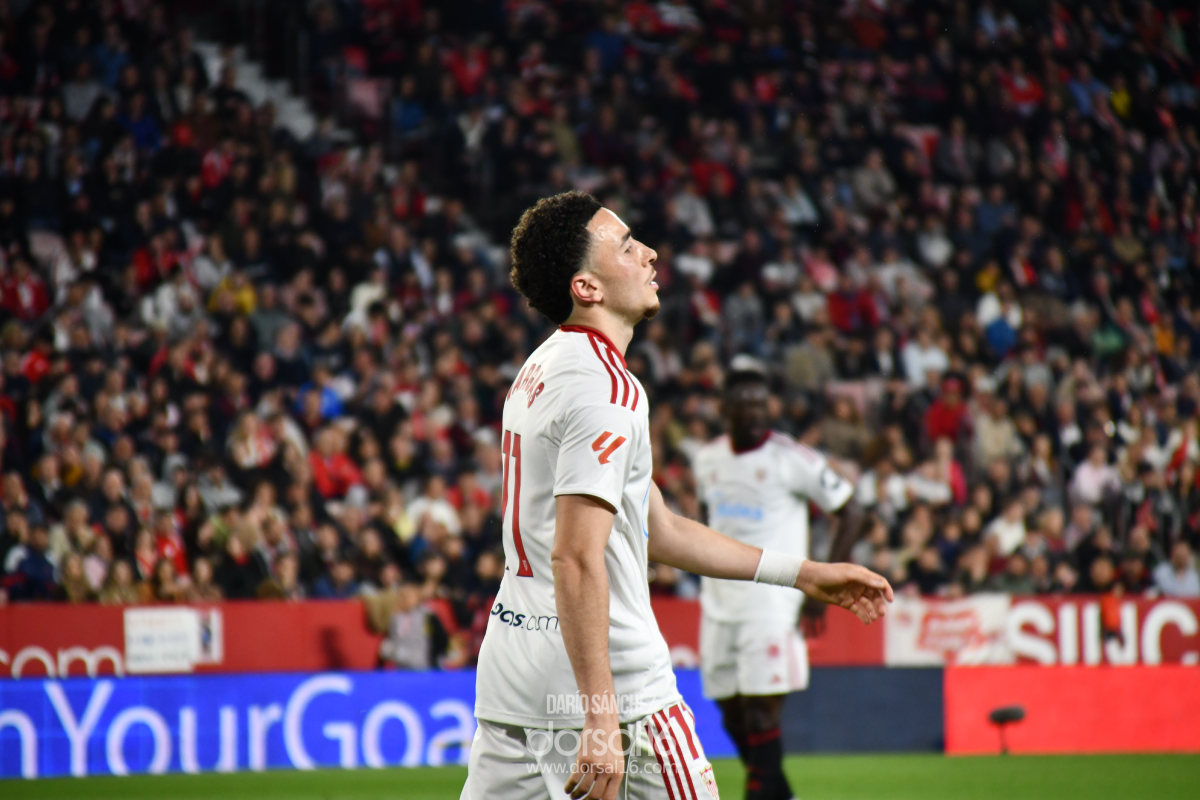 Sevilla, învinsă acasă de Valencia într-un meci crucial pentru evitarea retrogradării Sevilla FC a suferit o înfrângere usturătoare pe teren propriu în fața Valenciei CF, scor 0-2, sâmbătă seară