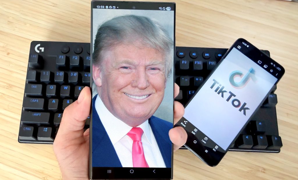 TikTok, salvată de Trump: O taxă controversată pune sub semnul întrebării rolul statului în afaceri private O tranzacție de amploare, menită să salveze platforma TikTok în Statele Unite, este umbrită de o controversă majoră