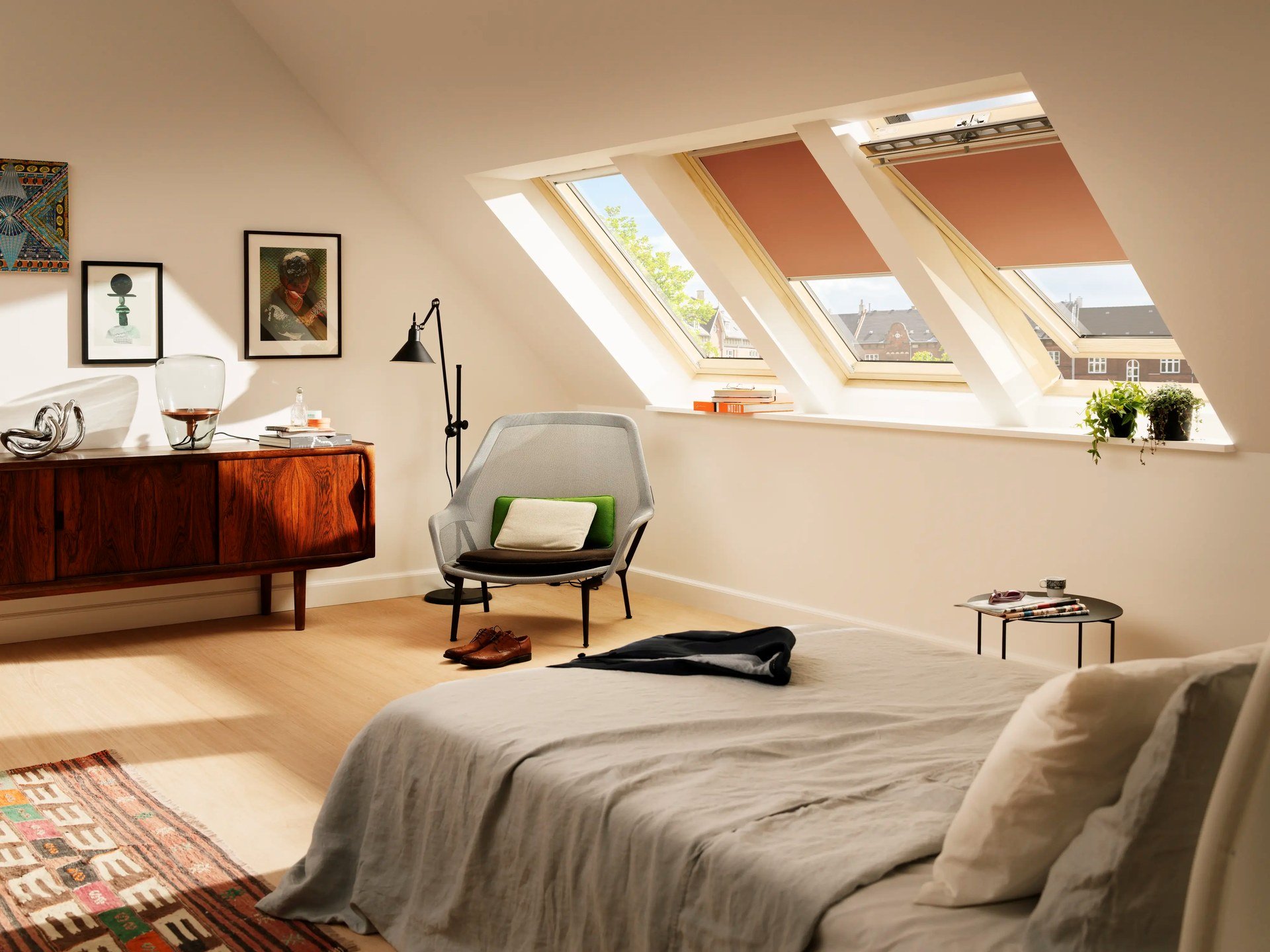 Velux oprește producția în Rusia și vinde activele locale Producătorul danez de ferestre de mansardă Velux Group a decis să oprească producția în Rusia și să vândă activele locale, ca urmare a invaziei Ucrainei