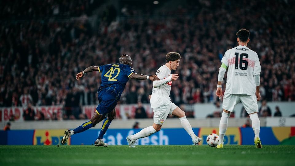Stuttgart pierde la limită în fața lui Porto, într-un meci spectaculos de Europa League Stuttgart a fost învinsă cu 1-2 de FC Porto în prima manșă a optimilor de finală ale Europa League, într-o partidă disputată pe teren propriu