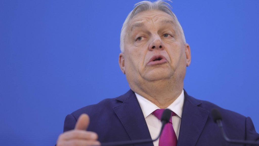 Orban acuză: Zelenski, amenințări și șantaj politic Premierul ungar Viktor Orban a lansat o serie de acuzații dure la adresa președintelui ucrainean Volodimir Zelenski, tensionând și mai mult relațiile dintre cele două țări