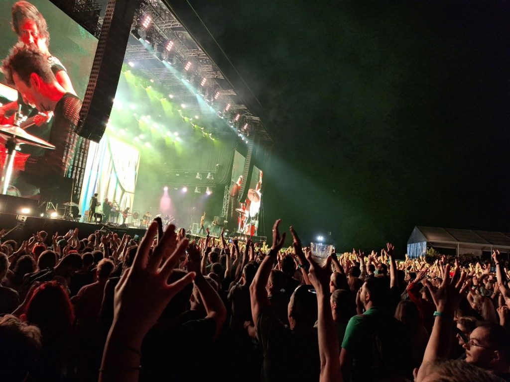 Electric Castle 2026: The Cure, twenty one pilots și Teddy Swims, pe scena de la Bonțida Organizatorii festivalului Electric Castle au dezvăluit programul pentru ediția din 2026, care va avea loc în perioada 16-19 iulie, pe domeniul Castelului Bánffy de la Bonțida