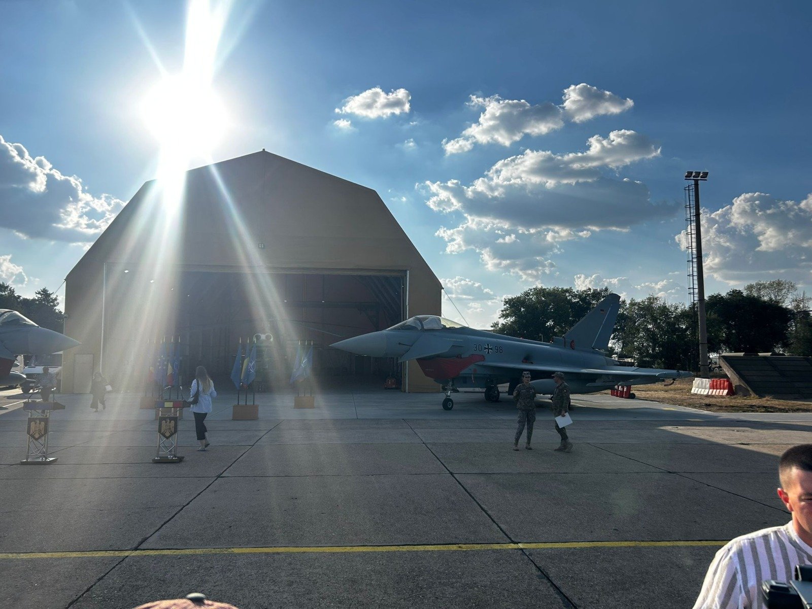 Teheranul amenință România din cauza bazelor militare americane Ministerul Afacerilor Externe (MAE) a reacționat luni la amenințările Iranului, transmise ca urmare a posibilității utilizării bazelor militare românești de către Statele Unite ale Americii pentru operațiuni împotriva Teheranului