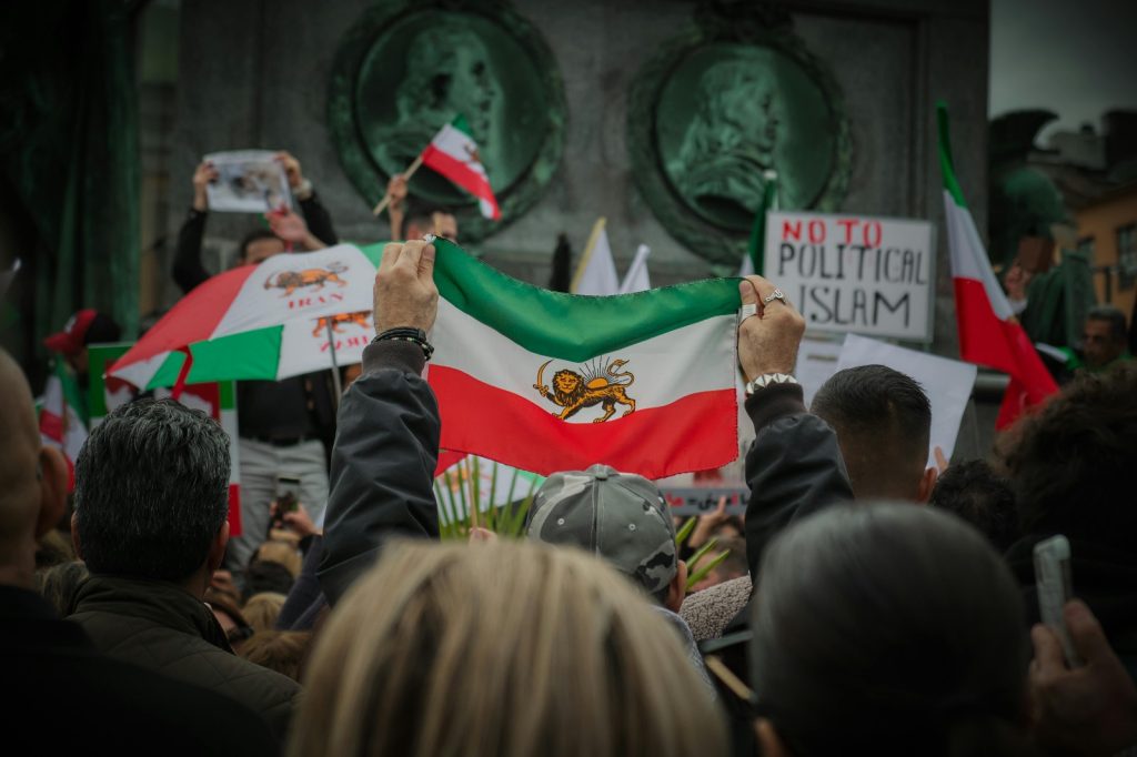 Iran: Peste 460 de persoane arestate pentru tentative de destabilizare online Autoritățile iraniene au raportat arestarea a 466 de persoane, acuzate că ar fi încercat să destabilizeze țara prin activități online