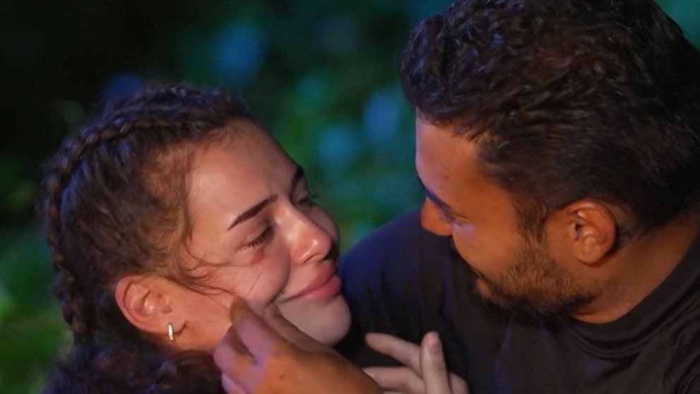 Jador și Oana Ciocan divorțează la nouă luni de la nașterea copilului După ce a anunțat recent că își încheie cariera muzicală, Jador trece printr-o altă schimbare majoră