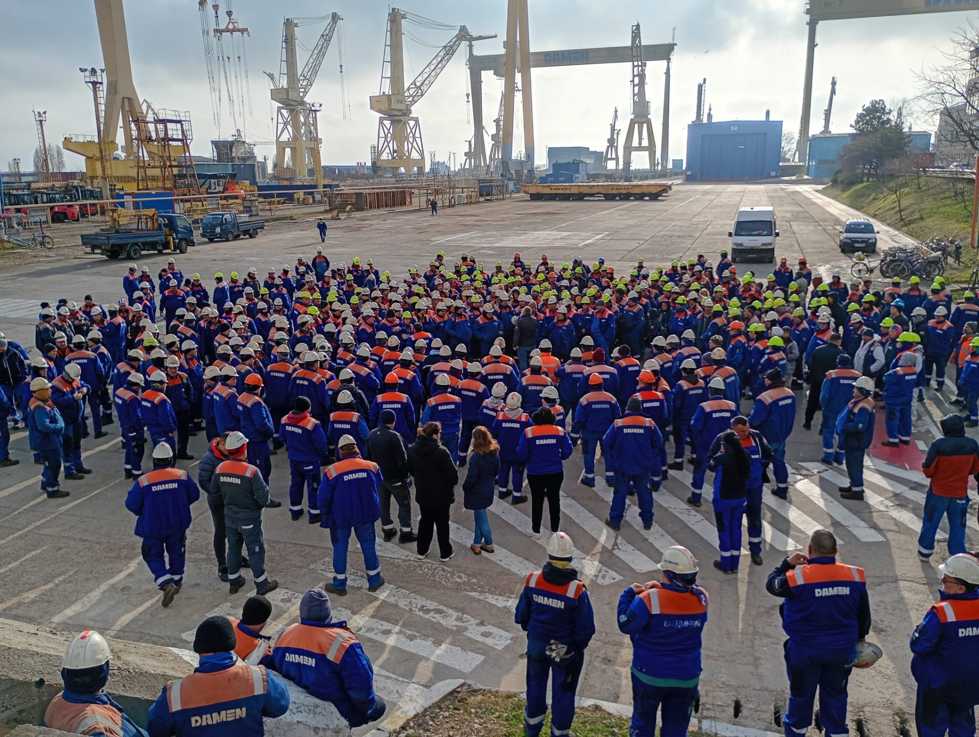 Șantierul Naval Mangalia, în pragul falimentului: Damen Shipyards va initia procedura, anunță BNS Blocul Național Sindical (BNS) a emis un comunicat de presă prin care a anunțat că Damen Shipyards, compania care deține o parte din Șantierul Naval Mangalia, va iniția procedura de faliment