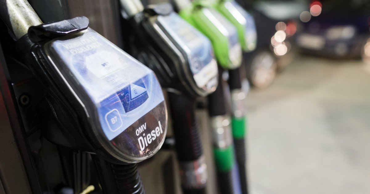 Guvernul declară stare de criză pe piața carburanților și pregătește măsuri de reducere a prețurilor Guvernul României se pregătește să declare stare de criză pe piața țițeiului și a produselor petroliere, în încercarea de a tempera creșterea accelerată a prețurilor la combustibili