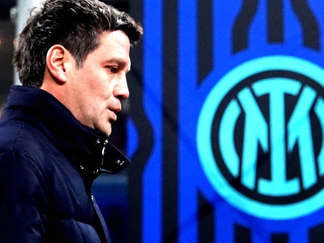 Inter Milano se pregătește pentru o mutare strategică, cu Cristi Chivu în centrul atenției Echipa italiană de fotbal Inter Milano pare să fie pe punctul de a face o mișcare importantă care îl vizează pe fostul jucător și actual antrenor al echipei Primavera, Cristi Chivu