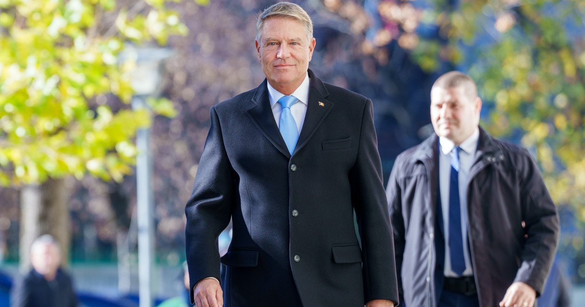 Klaus Iohannis, prezent la slujba de Florii în Sibiu: Fostul președinte a transmis un mesaj de sărbătoare Fostul președinte Klaus Iohannis a participat duminică, alături de soția sa, Carmen Iohannis, la slujba de Florii ce a avut loc la Biserica Romano-Catolică „Sfânta Treime” din Sibiu