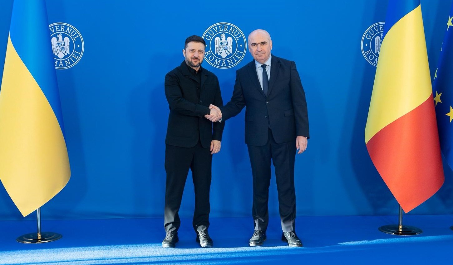 Zelenski și Bolojan au discutat la București despre consolidarea parteneriatului strategic Premierul României, Ilie Bolojan, s-a întâlnit joi, la Palatul Victoria, cu președintele Ucrainei, Volodimir Zelenski, aflat într-o vizită oficială la București