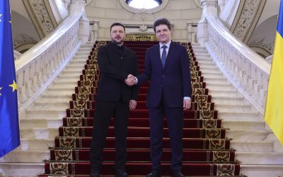 Zelenski, primit la București pentru discuții privind parteneriatul strategic cu România Președintele ucrainean Volodimir Zelenski a aterizat joi la București pentru o vizită oficială, a doua sa vizită în România, după cea din octombrie 2023