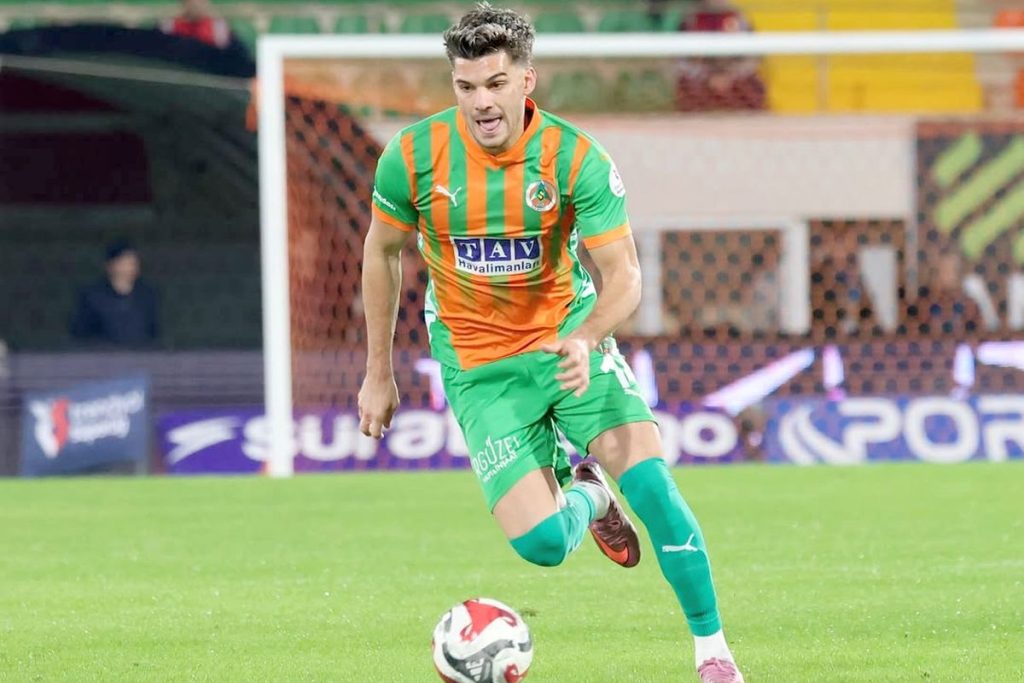 Alanyaspor și Genclerbirligi se înfruntă într-un meci crucial din Super Lig Alanyaspor, cu Ianis Hagi pe banca de rezerve, întâlnește pe teren propriu formația Genclerbirligi, într-un meci din cadrul campionatului turc de fotbal