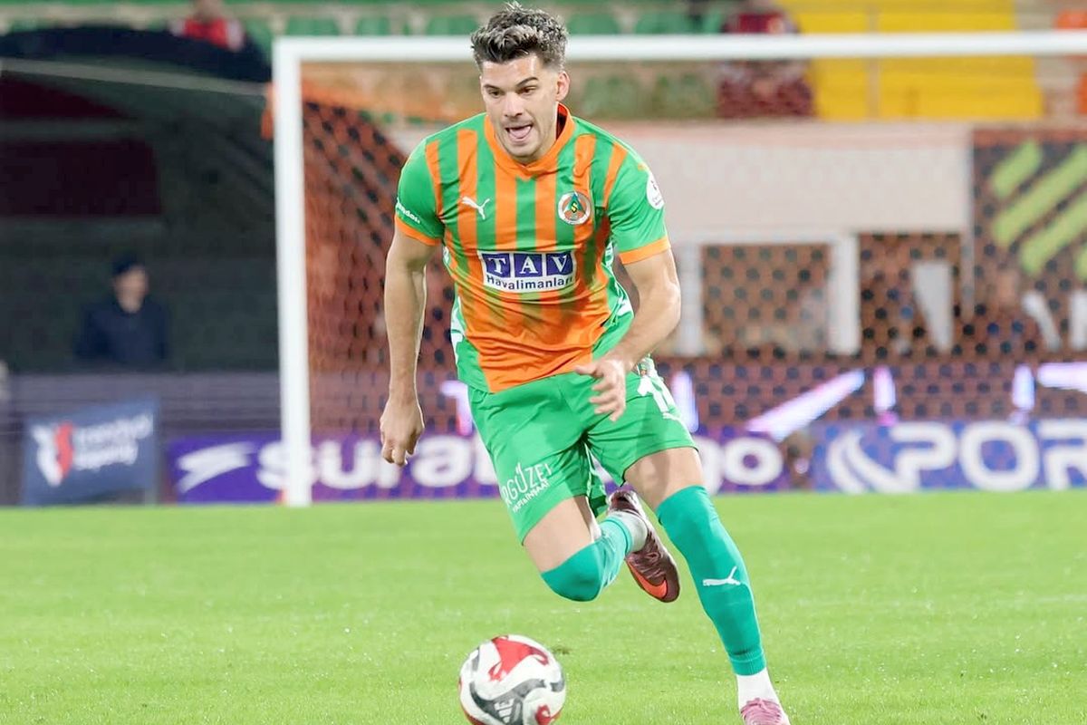 Alanyaspor și Genclerbirligi se înfruntă într-un meci crucial din Super Lig Alanyaspor, cu Ianis Hagi pe banca de rezerve, întâlnește pe teren propriu formația Genclerbirligi, într-un meci din cadrul campionatului turc de fotbal