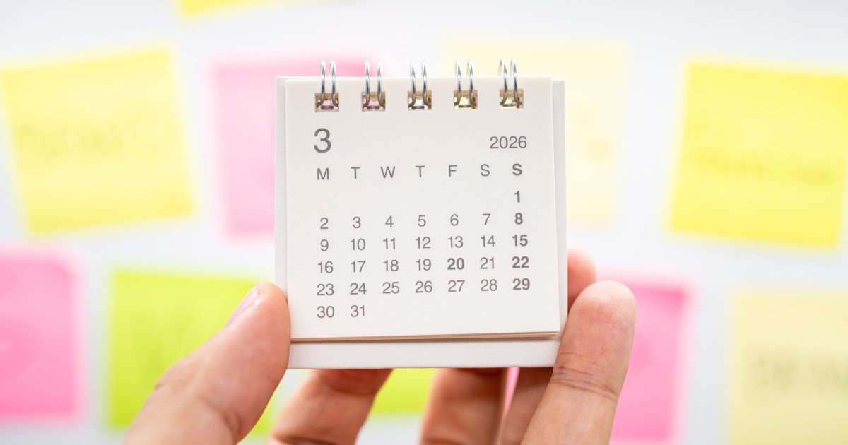 Paște 2026: Elevii intră în vacanță, angajații beneficiază de minivacanță Primăvara anului 2026 aduce o serie de pauze pentru elevi și angajați, cu vacanța de Paște și o minivacanță prelungită cu ocazia Zilei Muncii