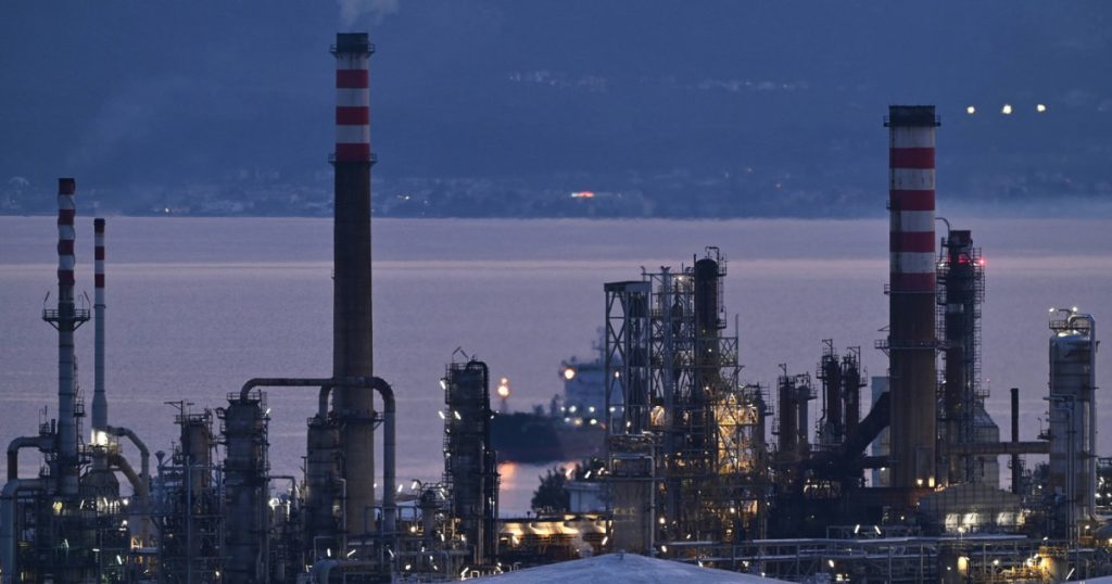 Prețul petrolului Brent atinge maximele din aprilie, pe fondul tensiunilor din Orientul Mijlociu Țițeiul Brent a depășit pragul de 90 de dolari pe baril, înregistrând o creștere de peste 5% și atingând cel mai ridicat nivel din aprilie 2024