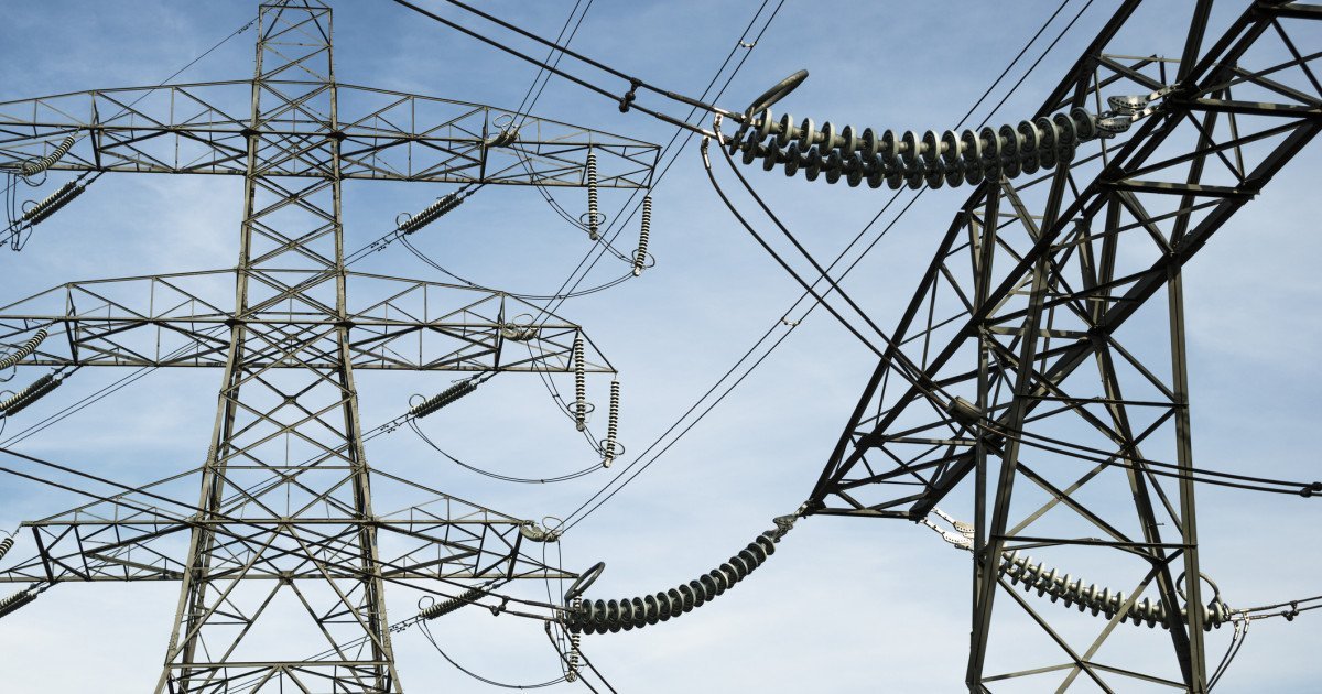 Grav accident de muncă în Caraș-Severin: Un electrician a supraviețuit electrocutării, după luni de spitalizare Un electrician din județul Caraș-Severin a primit o a doua șansă la viață, după ce a suferit un accident de muncă extrem de grav