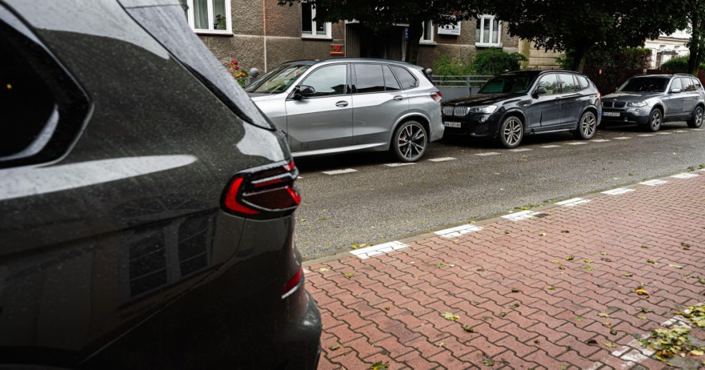 Slatina reduce impozitele auto, dar pierde milioane de lei Consiliul Local Slatina a decis, vineri, în cadrul unei ședințe extraordinare, eliminarea cotelor adiționale aplicate impozitelor pentru mijloacele de transport