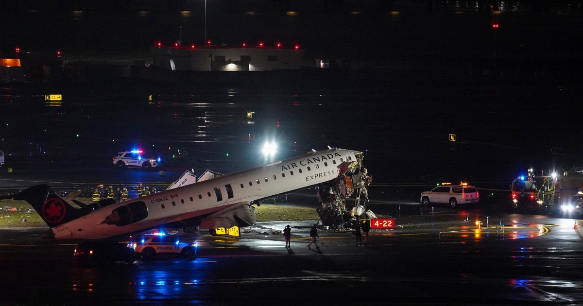 Accident grav pe aeroportul LaGuardia din New York: Doi morți și doi răniți după coliziunea unui avion cu o mașină de pompieri Un accident tragic a avut loc pe aeroportul LaGuardia din New York duminică seara, soldat cu decesul a doi oameni și rănirea altor doi