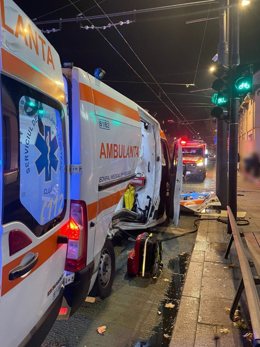 Ministrul sănătății: Ambulațele, nu pot fi lăsate în garaj