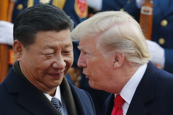 Trump și Xi Jinping vor relua discuțiile în luna mai Fostul președinte american Donald Trump a anunțat, prin intermediul rețelelor de socializare, că întrevederea sa cu președintele Chinei, Xi Jinping, a fost reprogramată pentru zilele de 14 și 15 mai