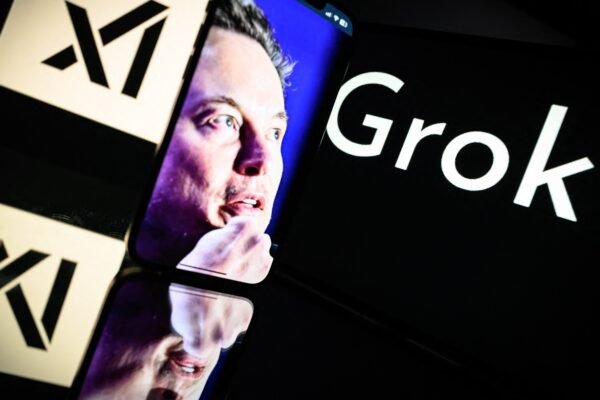 Grok, chatbotul lui Elon Musk, obligat să oprească generarea de imagini indecente O instanță judecătorească din Amsterdam a impus companiei xAI, deținută de Elon Musk, să stopeze imediat generarea de imagini nud fără consimțământ și de materiale care prezintă abuz sexual asupra copiilor, relevă informații apărute joi