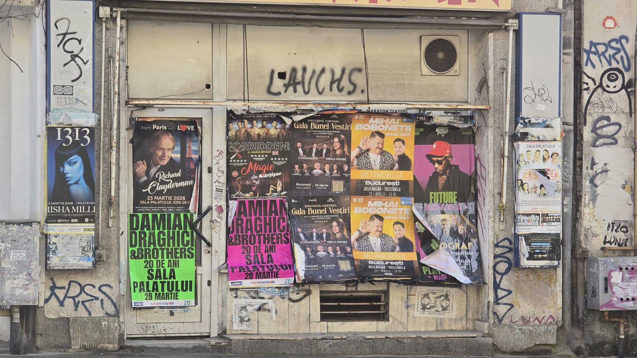 Primarul capitalei, despre artiștii cu afișe ilegale: „Să le fie jenă”