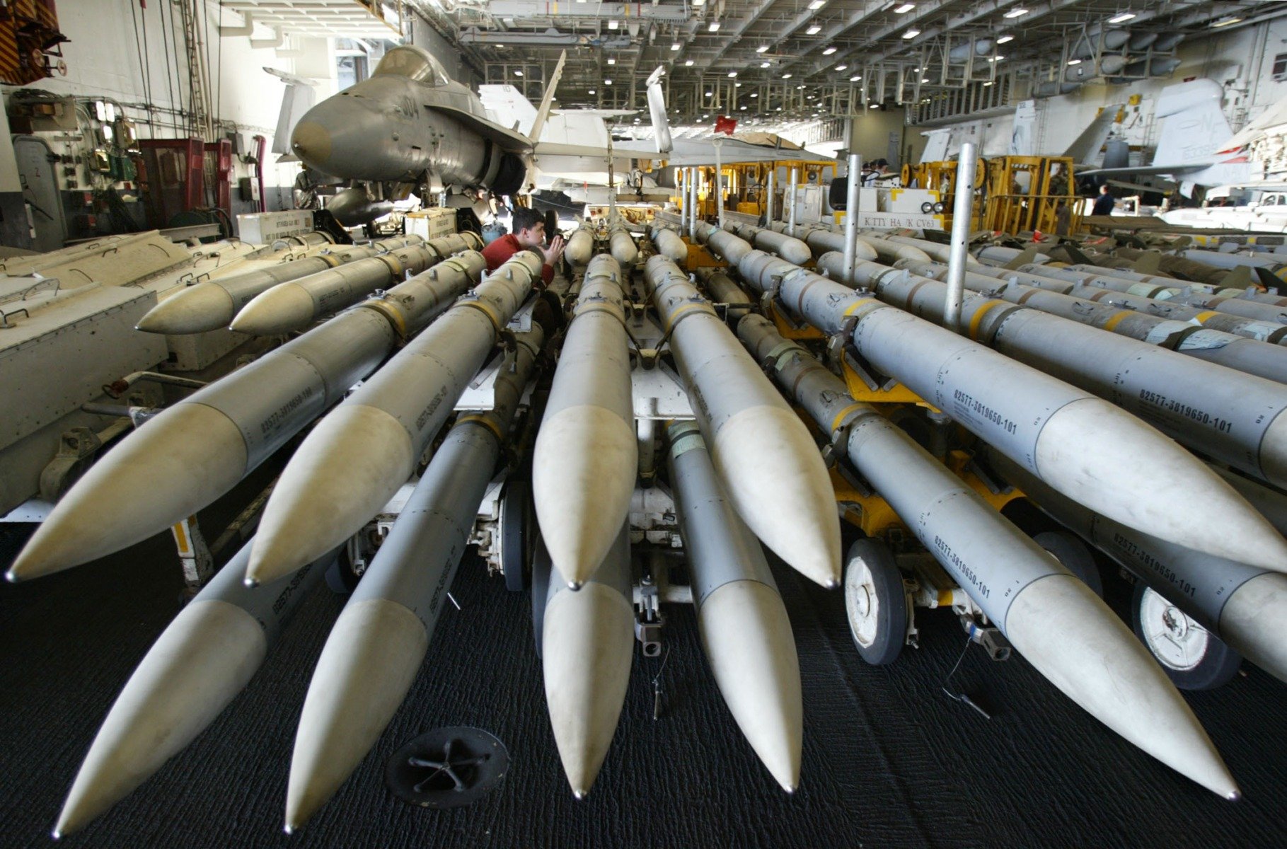 Războiul din Orientul Mijlociu pune la încercare capacitățile militare ale Statelor Unite Conflictul din Orientul Mijlociu, alimentat de tensiunile dintre Statele Unite și Iran, consumă rapid resursele militare americane, creând o presiune semnificativă asupra capacității de luptă a armatei