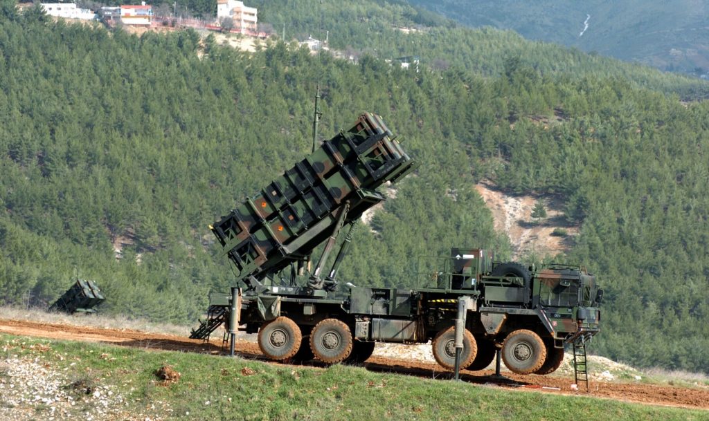 Grecia trimite rachete Patriot în Bulgaria, pentru apărare Grecia intenționează să transfere o baterie de rachete Patriot în nordul țării, pentru a sprijini capacitățile de apărare ale Bulgariei