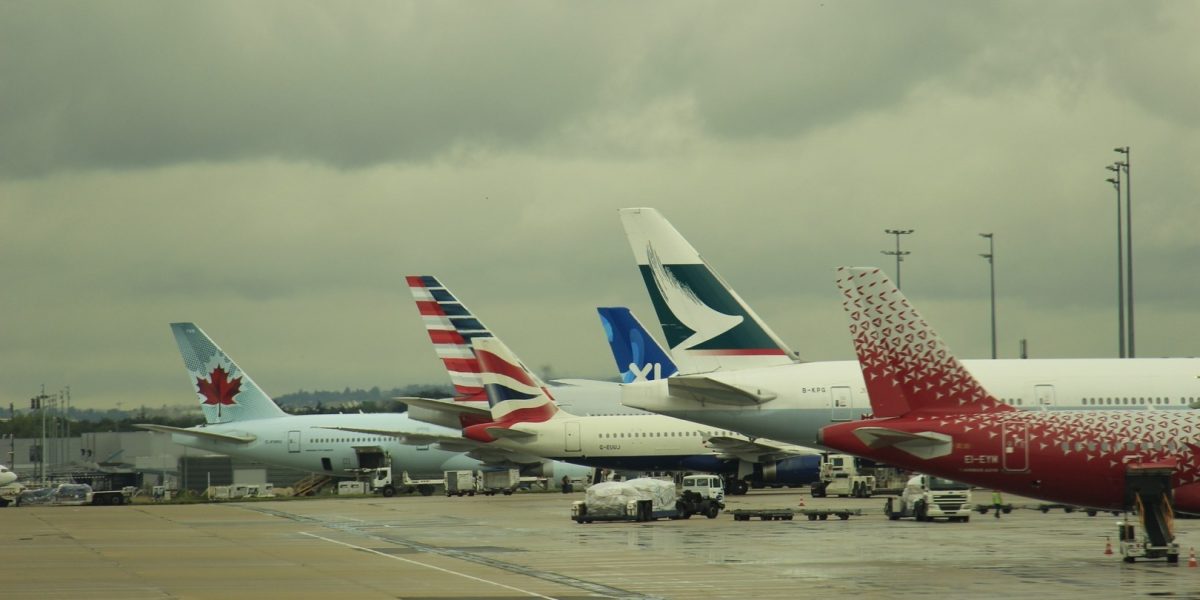 Războiul din Orientul Mijlociu: Companiile aeriene, în fața unor schimbări majore