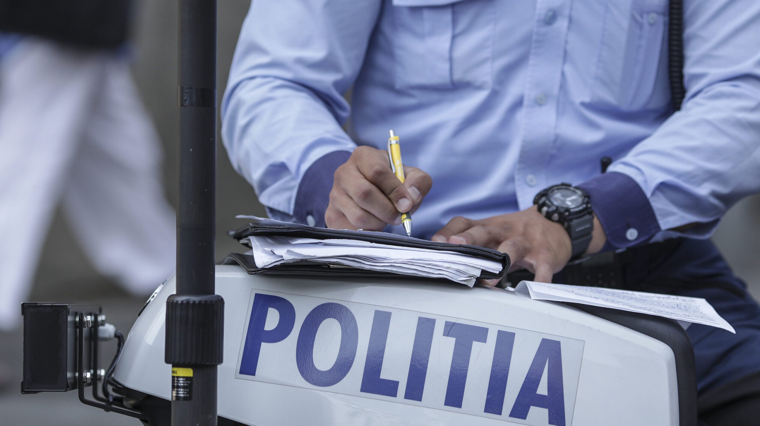 Contestația amenzilor suspendă executarea: Ce trebuie să știe cetățenii Odată cu primirea unei amenzi contravenționale, cetățenii au dreptul de a contesta sancțiunea