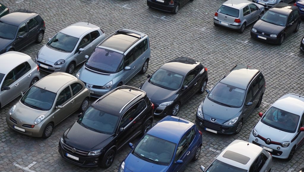 Gratuitățile la parcările din București, pe punctul de a fi eliminate Primăria Capitalei ia în calcul eliminarea facilităților de parcare gratuită pentru mașinile electrice și hibride