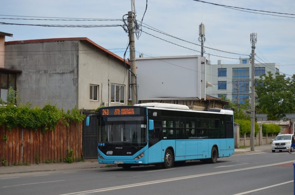 Restricții de circulație în zona Apărătorii Patriei pentru montarea de grinzi Lucrările la pasajul rutier din zona Apărătorii Patriei vor impune restricții de circulație pe 20 și 21 martie, afectând mai multe linii de transport public