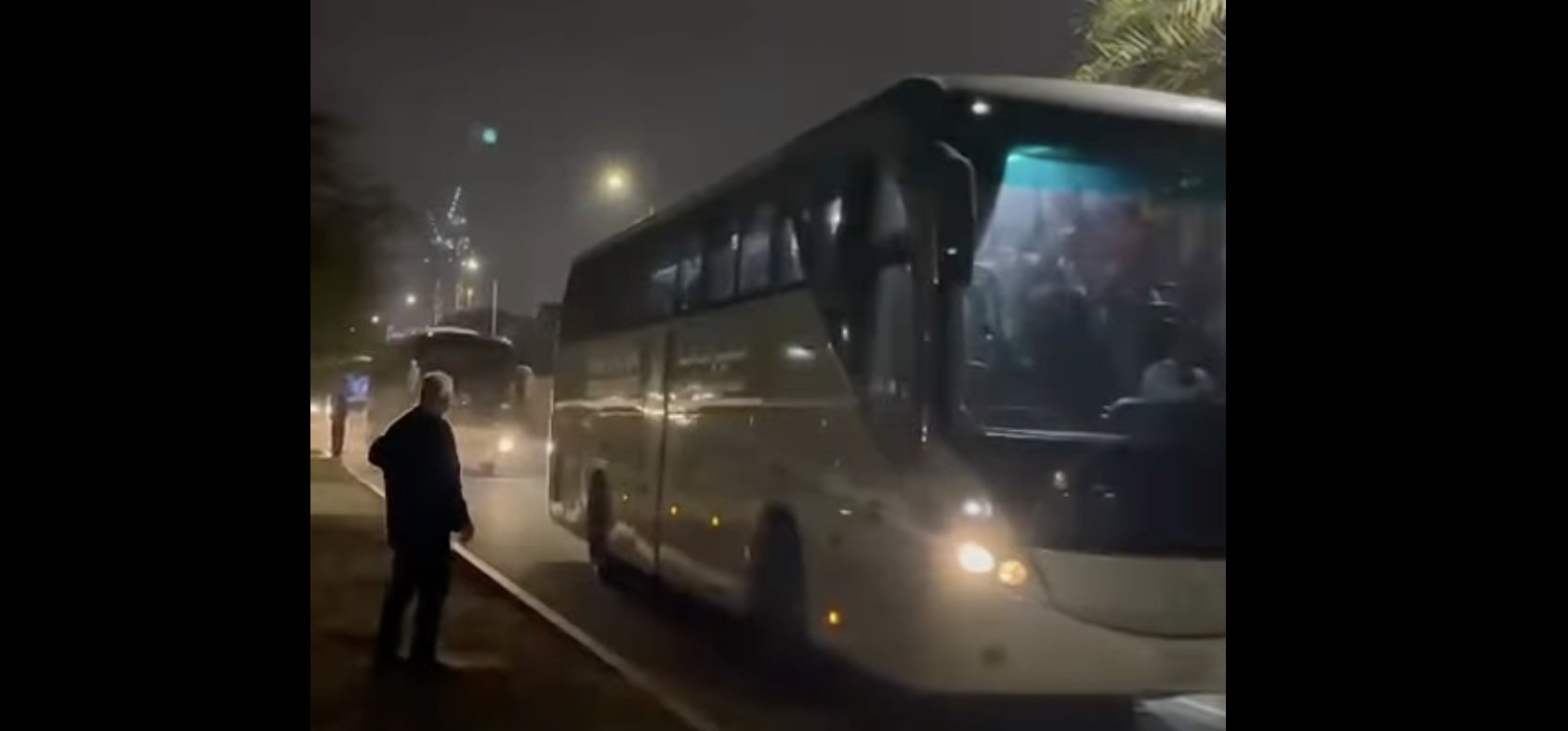 Sute de români repatriați din Orientul Mijlociu prin mecanismul european de protecție civilă Un număr semnificativ de cetățeni români, blocați în Orientul Mijlociu, au fost aduși acasă, luni seară, în urma activării mecanismului RescUE, parte a Mecanismului de Protecție Civilă al Uniunii Europene