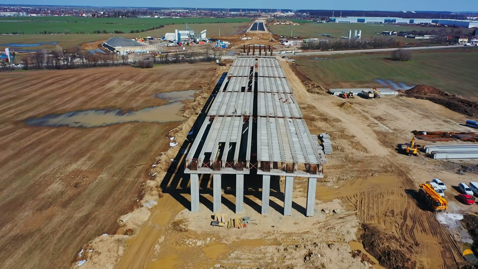 Autostrada A0: Constructorul ratează termenul de finalizare, dar promite deschiderea parțială în vară Tronsonul din Autostrada A0 care leagă Autostrada A1 de DN1 nu va fi finalizat în luna mai, așa cum estima inițial constructorul