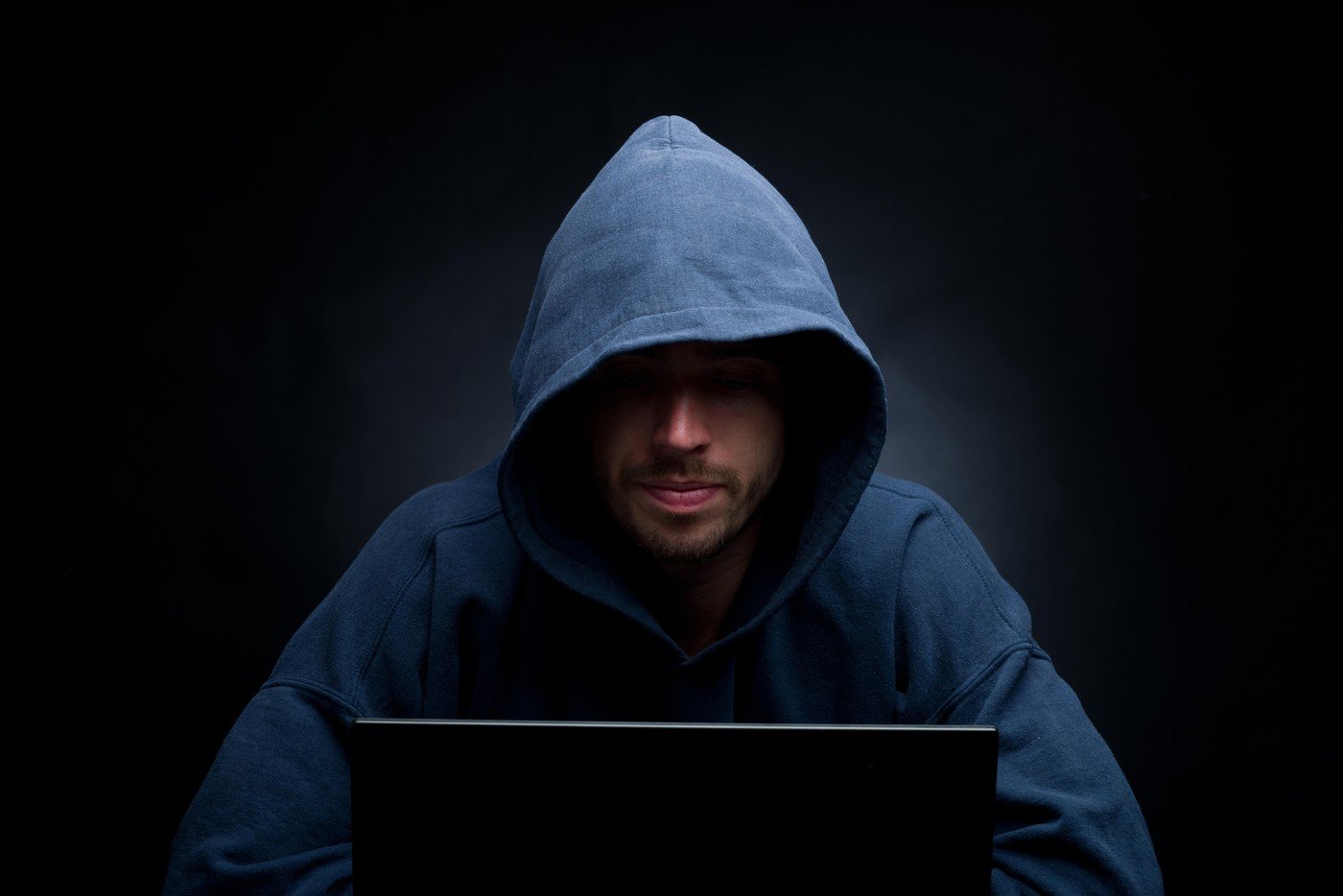 Avertisment major: Noi metode de fraudă online vizează românii Centrul Național de Răspuns la Incidente de Securitate Cibernetică (CERT-RO) atrage atenția asupra unor noi tipuri de atacuri de tip phishing, care vizează utilizatorii de internet din România