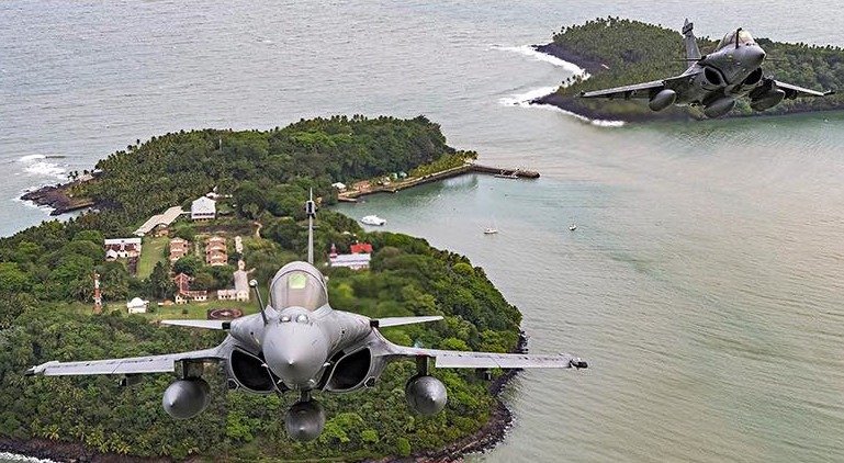 Franța deschide bazele din Orientul Mijlociu pentru avioanele americane Parisul a autorizat, temporar, accesul aeronavelor militare americane la bazele sale din Orientul Mijlociu, conform unei declarații făcute joi de Statul Major francez