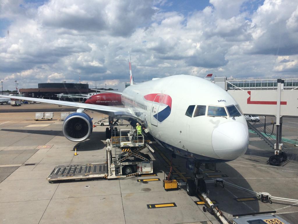 O pasageră a murit în timpul unui zbor British Airways de la Hong Kong la Londra, iar avionul a continuat să își urmeze cursul, pasagerii fiind nevoiți să îndure o călătorie de aproximativ 13 ore având cunoștință de decesul la bord
