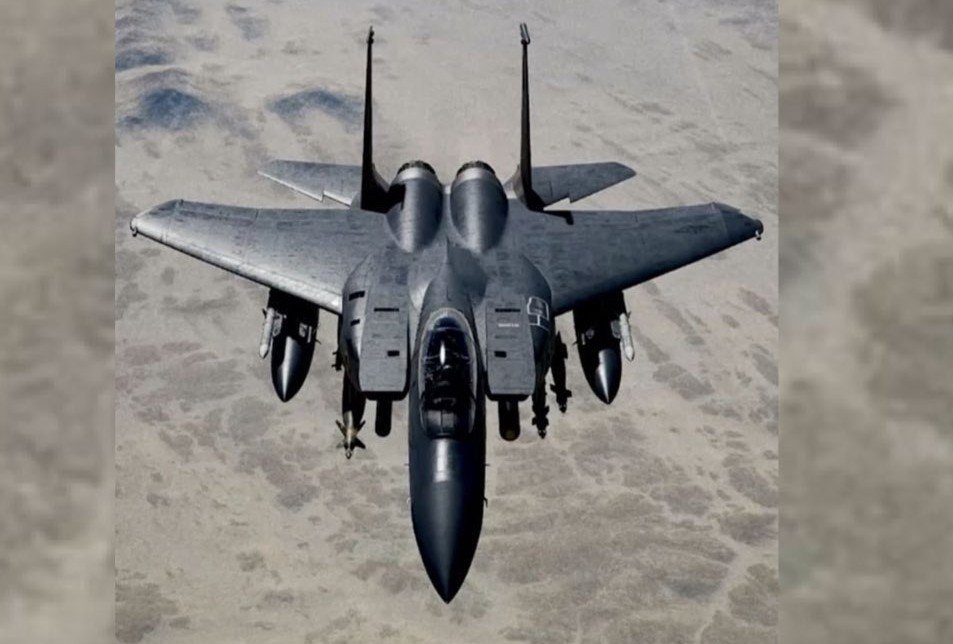 Avion de vânătoare american F-15 prăbușit în Kuweit; anchetă în curs Un avion de vânătoare F-15 al Forțelor Aeriene Americane s-a prăbușit în Kuweit, în apropierea unei baze militare a Statelor Unite